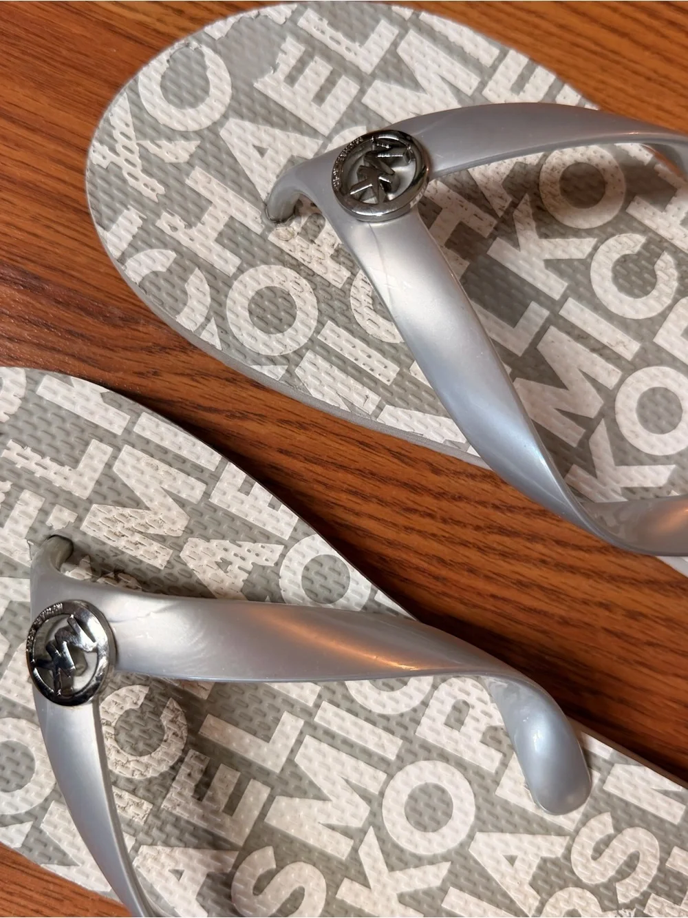 Michael Kors Silver Logo Print Flip Flops Women’s 9